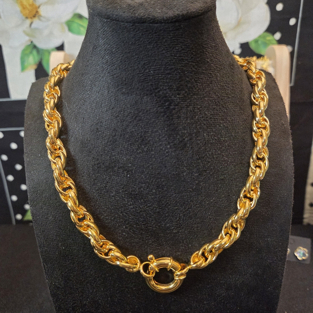 Elegant Gold Chain Necklace